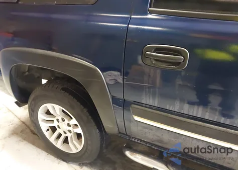 2004 Chevrolet Avalanche 1500 из США, поврежденный, VIN 3GNEC12T24G299347